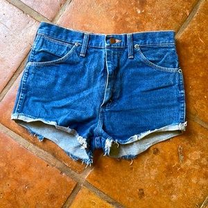 Womens Wrangler jean shorts 29 x 32